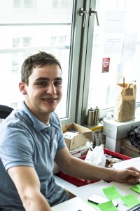 Max Kostka, der Koch und Rezeptentwickler - außnahmsweise am Schreibtisch und nicht am Herd.