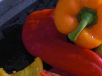 Sommerabend in Orange: Gazpacho mit Melone, gelben Tomaten, Koriander und Chillie