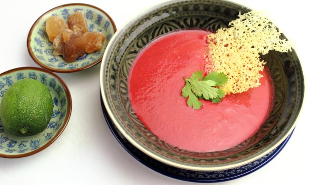 Und nochmal Rosa – "Pink Thai Soup" mit Parmesan Hippe