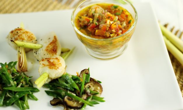 Gut gegen Katerstimmung: Jakobsmuscheln mit Zitronengras, Asia-Vinaigrette und Zuckerschotensalat