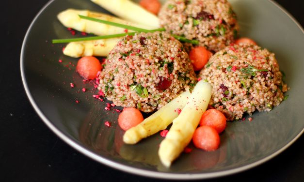 Himbeer-Koriander Taboulé mit Spargel und Wassermelone(kügelchen)