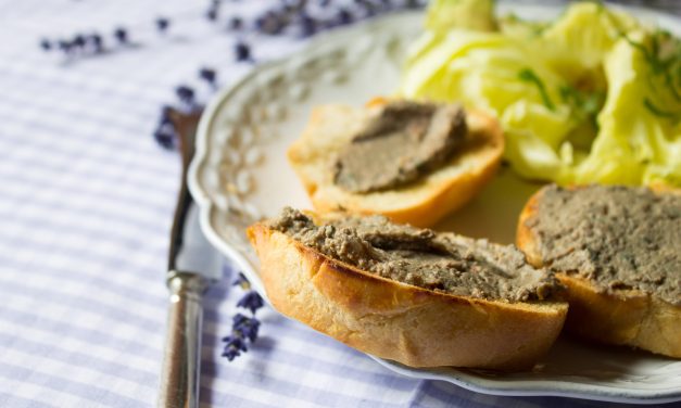 Französisch genießen – Pâté de foie de canard mit grünem Salat und Himbeervinaigrette