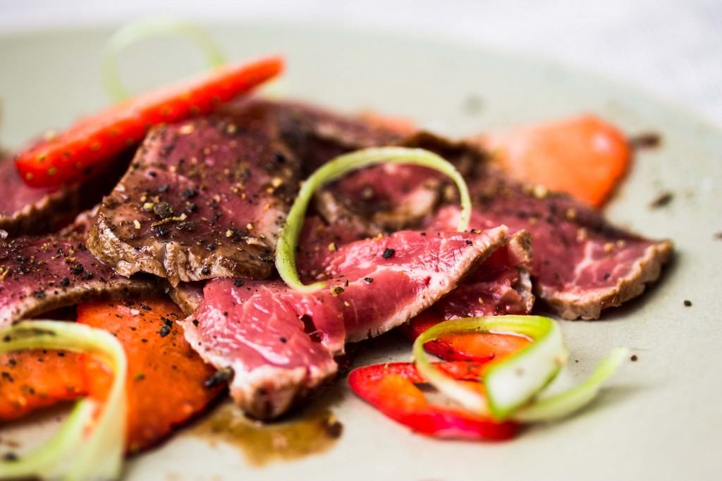 Erdbeeren mit sautiertem Rinderfilet und Moskonfyt Reduktion - Dinner ...