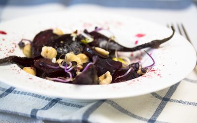 Einfache Freuden – Rote Bete mit Haselnüssen