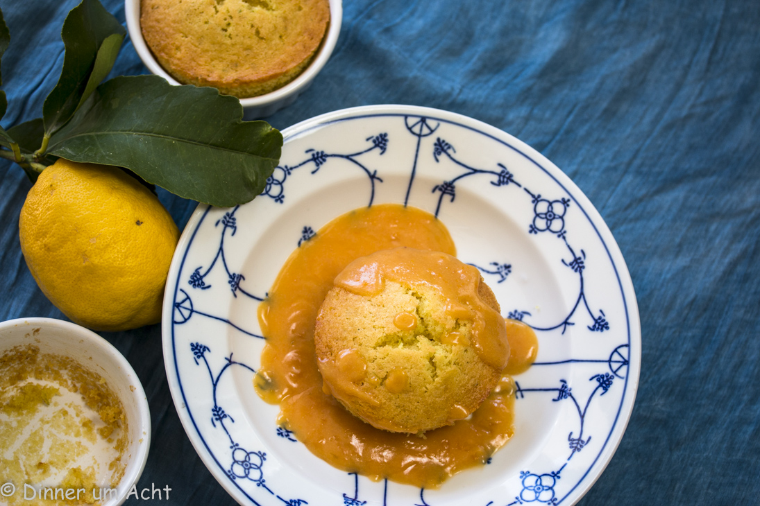 Warme kleine Limettenkuchen mit einer Creme aus Blutorangen und Amalfi ...