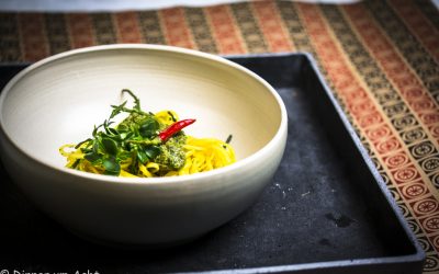 Butterrüben-Zimt Nudeln mit Queller und Asia Pesto