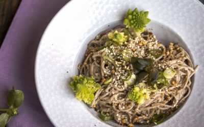 Seelenschmeichler-Soba-Nudeln mit Miso-Sesam Sauce und Romanesco