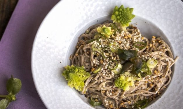 Seelenschmeichler-Soba-Nudeln mit Miso-Sesam Sauce und Romanesco