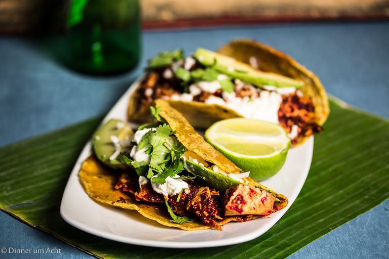 Wachtelbrust mit Schokoladensauce auf umbrischen Kaffee-Berglinsen mit ... Wachtelbrust mit Schokoladensauce auf umbrischen Kaffee-Berglinsen mit ...