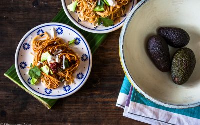 Eintauchen in die Welt der Chilis und der mexikanischen Antojitos  mit Nudeln in einer aromatischen Salsa aus drei verschiedenen Chilis