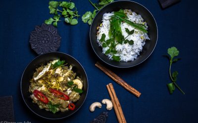 Fernwehpflaster – im Gewürzsud gekochte Hühnchenbrust in Zwiebel-Cashew-Kokos Sauce mit Zitrone und Kardamom   