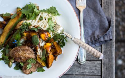 Pom Pom Blanc gebraten mit Udon Nudeln und kleinen Zucchini