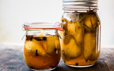 Eingemachte Birnen mit Chili, Sternanis und Rosmarin