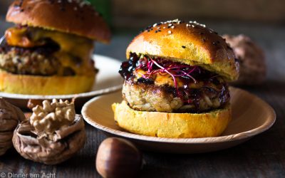 Steinpilz-Walnuss Burger im Kurkuma Brioche Bun mit Cheddar und „Red Onion Jam“