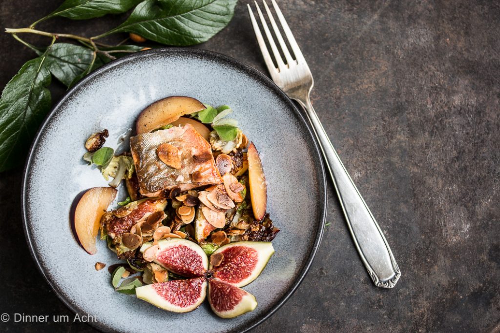 Saibling auf Möhren-Eukalyptus Püree mit Gewürzpflaumen Mus und ... Saibling auf Möhren-Eukalyptus Püree mit Gewürzpflaumen Mus und ...