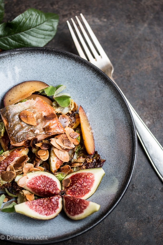 Forelle mit Rosenkohl, Feigen und Mandeln - Dinner um Acht