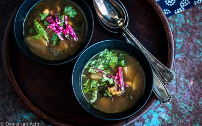 Bete-Koriander Suppe mit Kichererbsen und Mangold