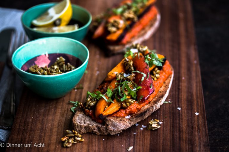 Ofengeröstete Möhren mit Kreuzkümmel, Paprika-Walnuss Paste und ...