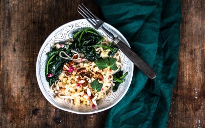 Linguini mit Kohlrabi-Wermut Sahne,Spinat und Tamari Mandeln