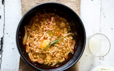 Sundubu jjigae – koreanischer Eintopf mit Tofu und Fleisch