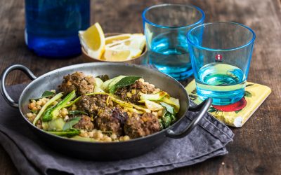 Fleischbällchentag!  mit Fregola und (ein bisschen) grünem Spargel