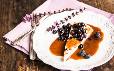 An Finnland denken und finnischen Brotkäse mit Lakritz Sauce essen