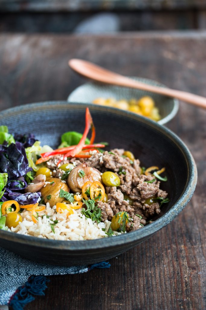 Herbstliches Bibimbap - mit Esskastanien, verschiedenem Kohl und Ginkgo