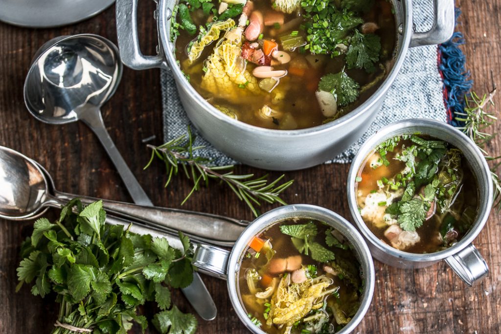Bete-Koriander Suppe mit Kichererbsen und Mangold - Dinner um Acht