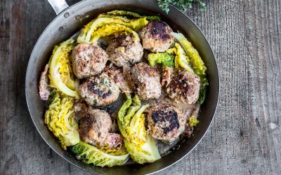 Ricotta-Kümmel Hackbällchen mit ofengeschmortem Wirsing