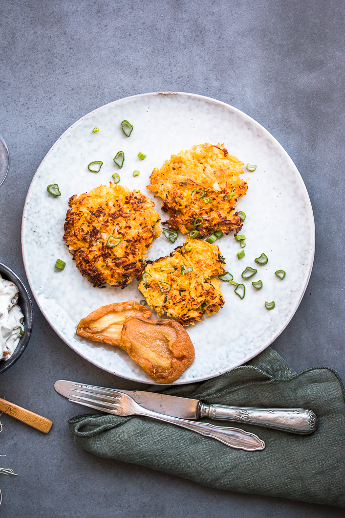 Steckrüben Puffer mit Dörrbirnenquark - Dinner um Acht