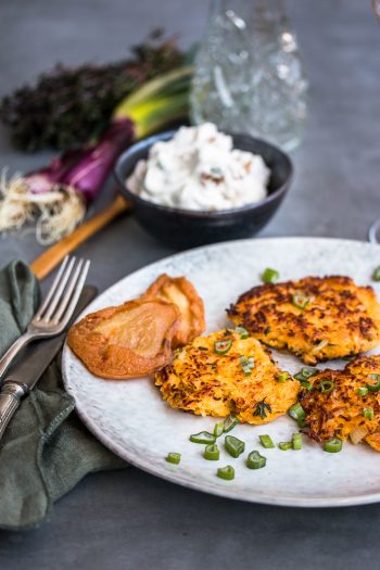 Steckrüben Puffer mit Dörrbirnenquark - Dinner um Acht