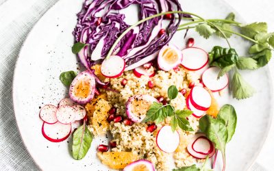 Zu Ostern – fruchtiger Bulgur Salat mit marmorierten Wachteleiern