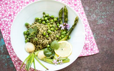 Perlgraupen mit Brennnesseln und in Zitronenbutter geschmortem Frühlingsgemüse