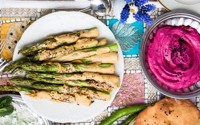 Airfryer* goes India! – Grüner Spargel im Curryteig mit Koriander-Minzjoghurt und Rote Bete Hummus