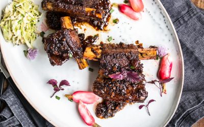 Sticky Flat Ribs vom Rind mit Soja Sauce, Ingwer Marmelade  und asiatischem Cole Slaw  [Promotion*]