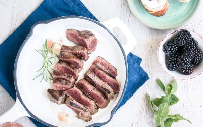 Easy Summernight Grillin‘ – Hirsch Steaks mit Minz-Zucchini  und Brombeer-Ziegenkäse Canapées [*Promotion]