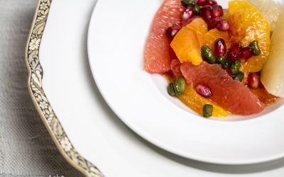 Citrus pur! Pomelo-Blutorangensalat mit Orangenblütenwasser,Kardamom und Pistazien