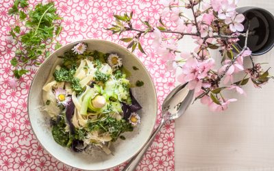 Frühling unplugged – Nudeln mit Spargel, Kerbel Pesto und Blüten (und einen Kuchen gibt’s als Extra!)