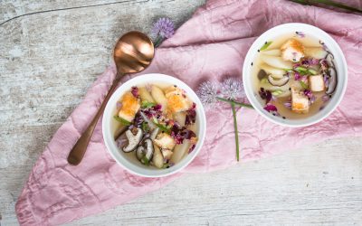 Weißer Spargel, Spargel-Dashi mit Eierstich und Rosenblättern