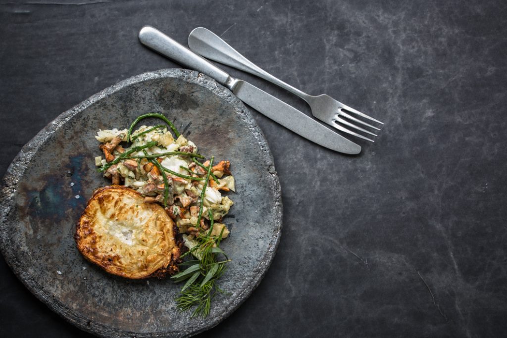 Kabeljau mit Dillblüten, Lakritz und gelben Tomaten „en Papillote ...