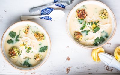 Eine unwiderstehliche Hühnersuppe mit Zitronen, Hackbällchen und Reisnudeln