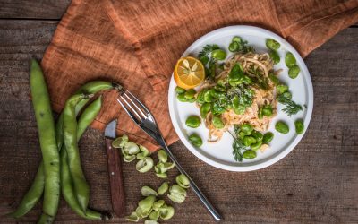 Goldene Mairübennudeln im Zitronenschmand mit dicken Bohnen