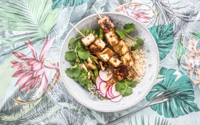 Knuspriger Tofu mit Cashew-Satay Sauce und grünen Bohnen