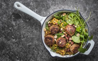 Vegane „No-Meat“ Bällchen mit Orangen-Kurkuma Reis