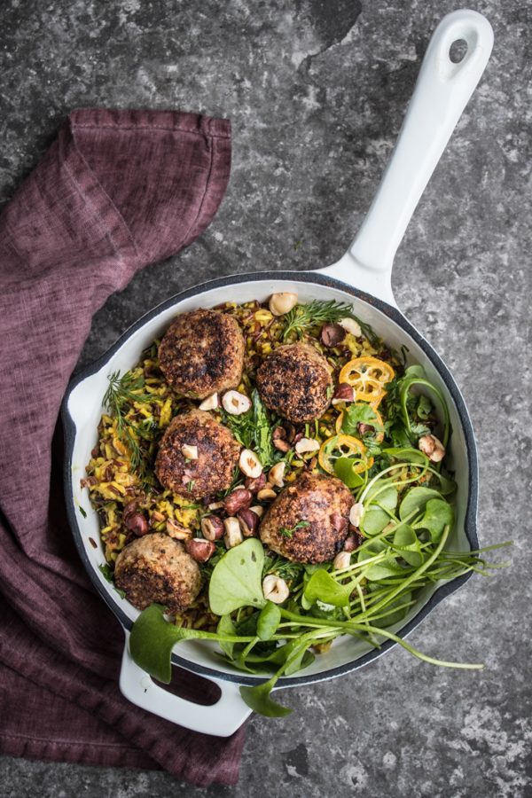 Vegane „No-Meat“ Bällchen mit Orangen-Kurkuma Reis - Dinner um Acht Vegane „No-Meat“ Bällchen mit Orangen-Kurkuma Reis - Dinner um Acht