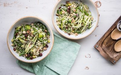 Gemüsesalat mit Perlgraupen, Sauerkraut, Kräutern und Blutorangen-Vinaigrette