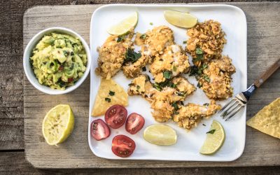 Knuspriges Hühnchen mit Nachos und Avocado Salsa