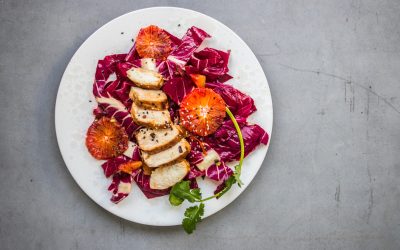 Blutorangen und Radicchio Salat mit Sesamhuhn