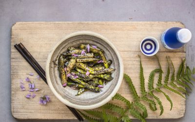 Japanischer Spargel mit schwarzer Sesamsauce