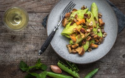 Nudeln mit frischer Erbsensauce, Pfifferlingen und Kärntner Speck